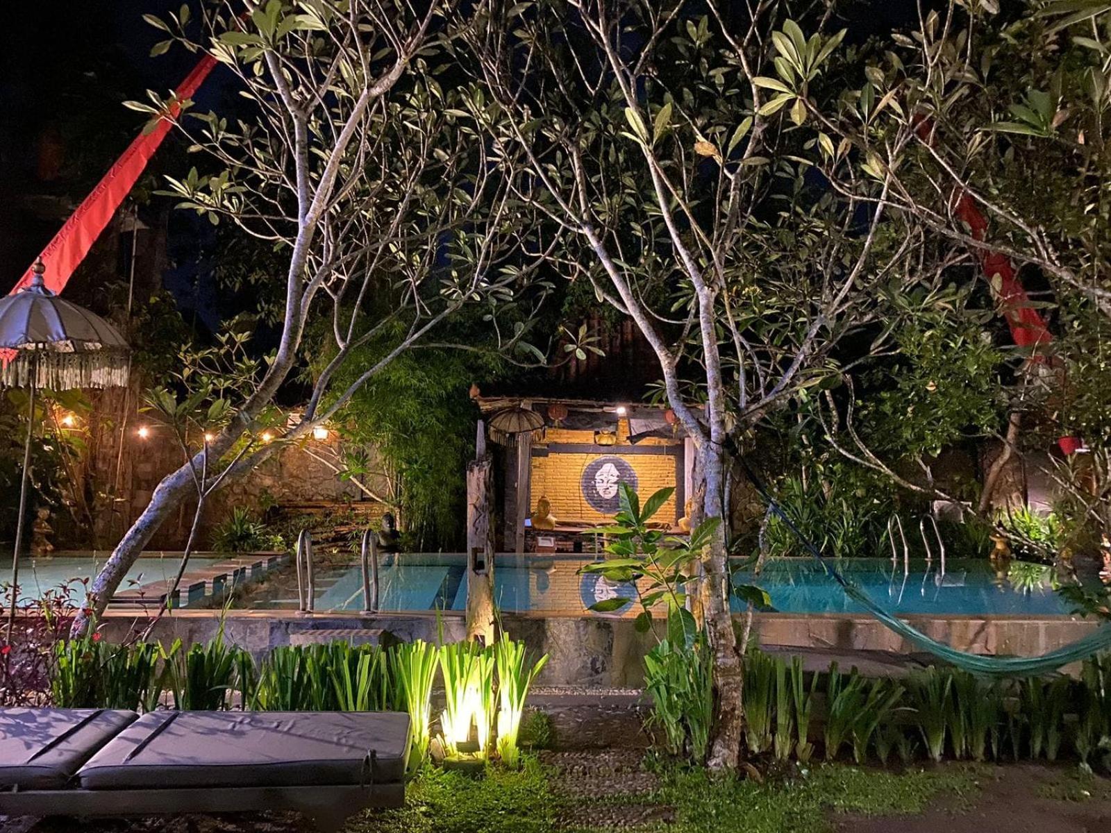 Astuti Gallery Homestay Yogyakarta Exterior photo