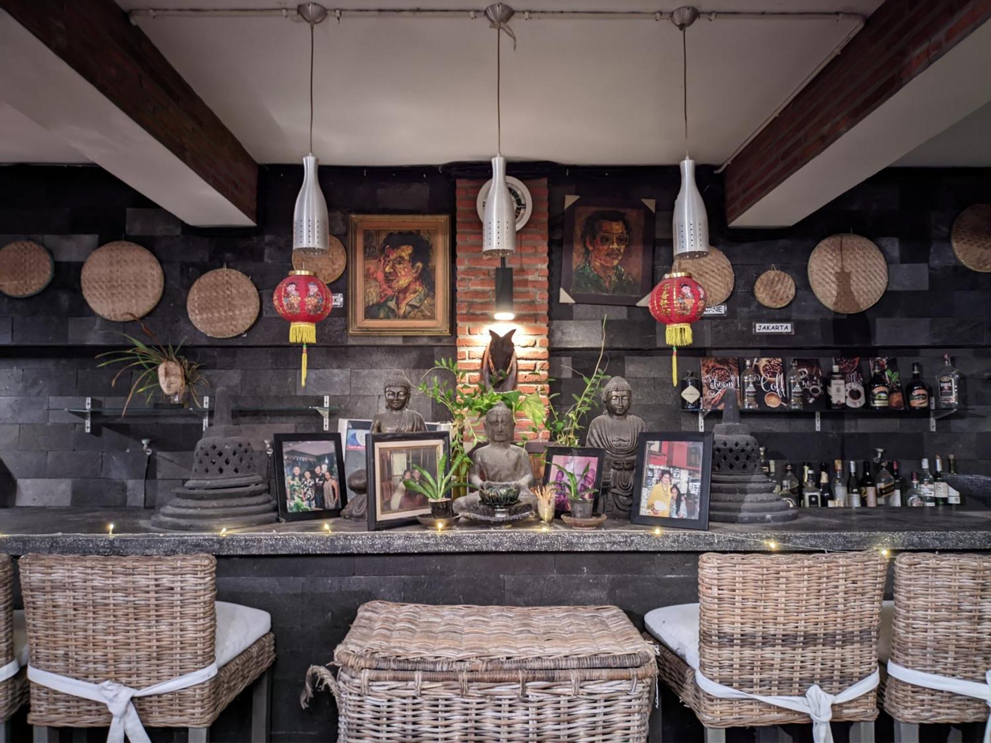 Astuti Gallery Homestay Yogyakarta Exterior photo