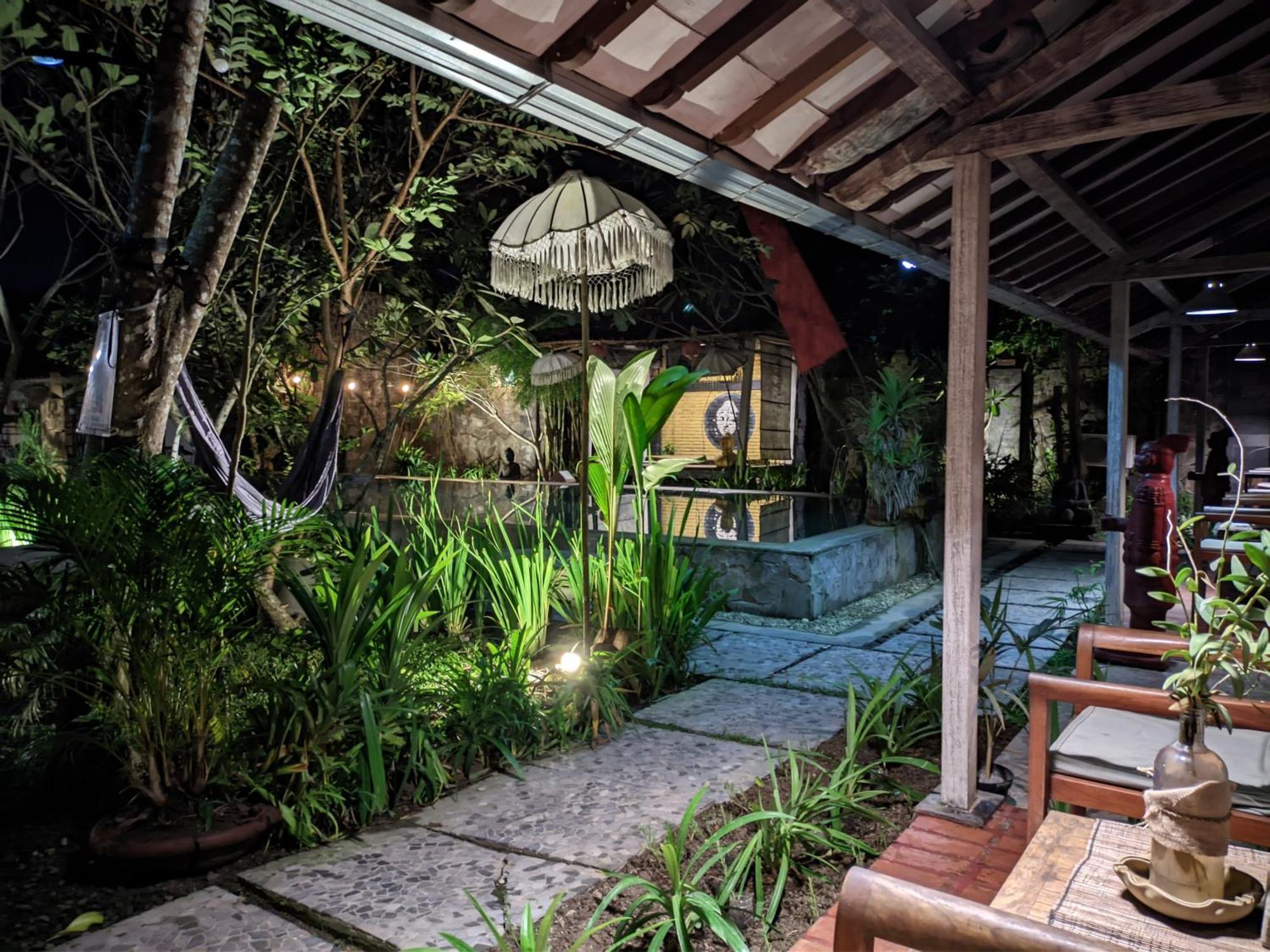Astuti Gallery Homestay Yogyakarta Exterior photo