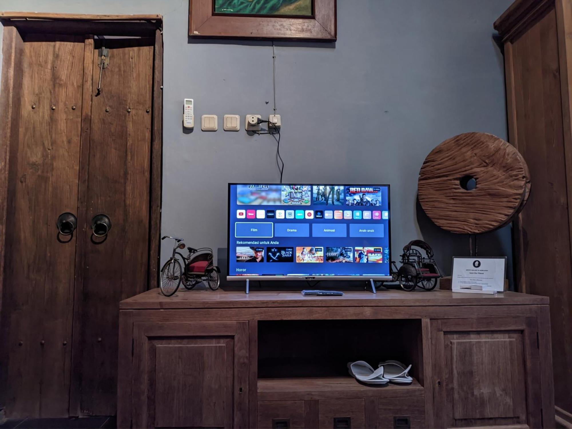 Astuti Gallery Homestay Yogyakarta Exterior photo