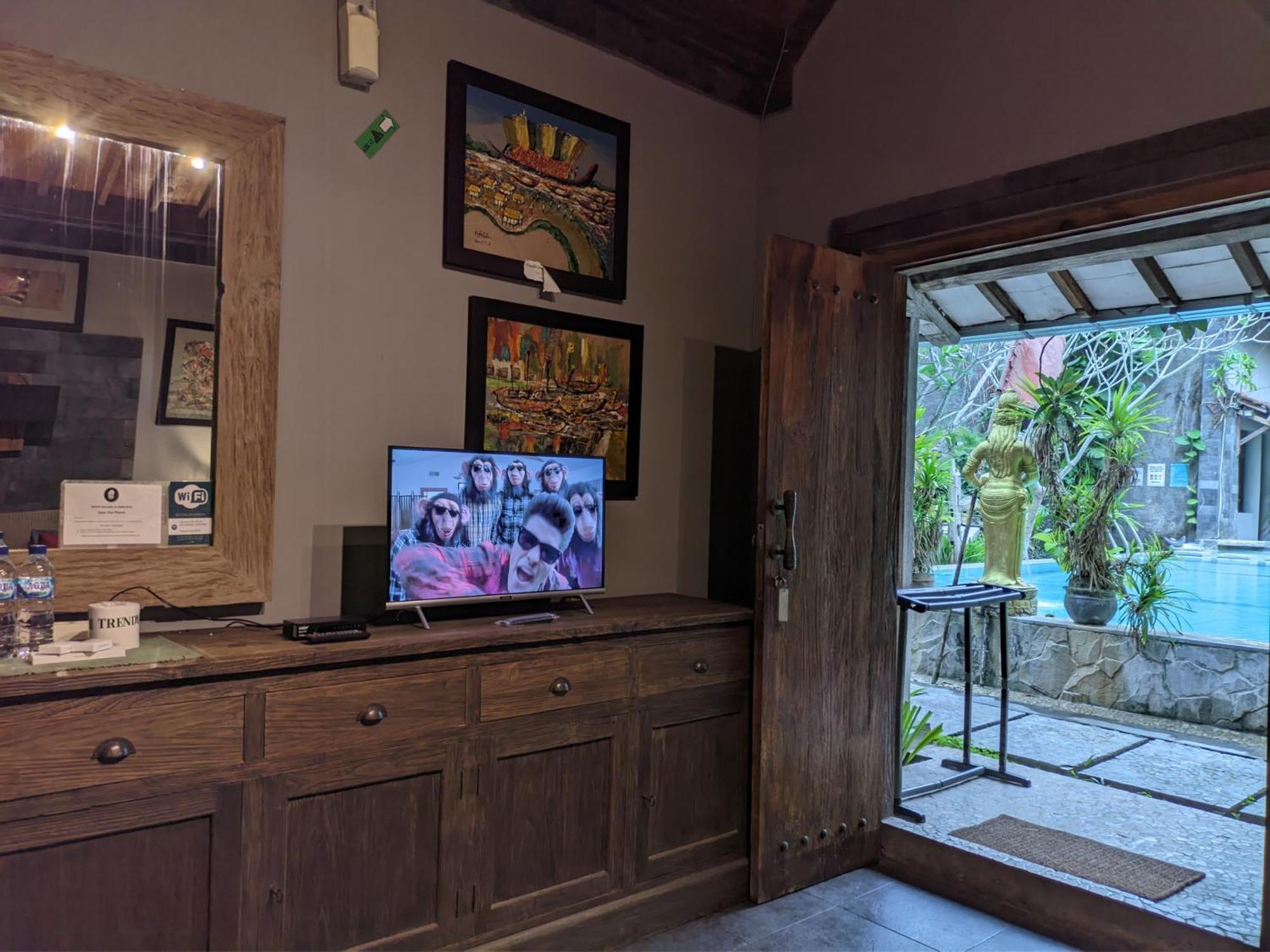 Astuti Gallery Homestay Yogyakarta Exterior photo