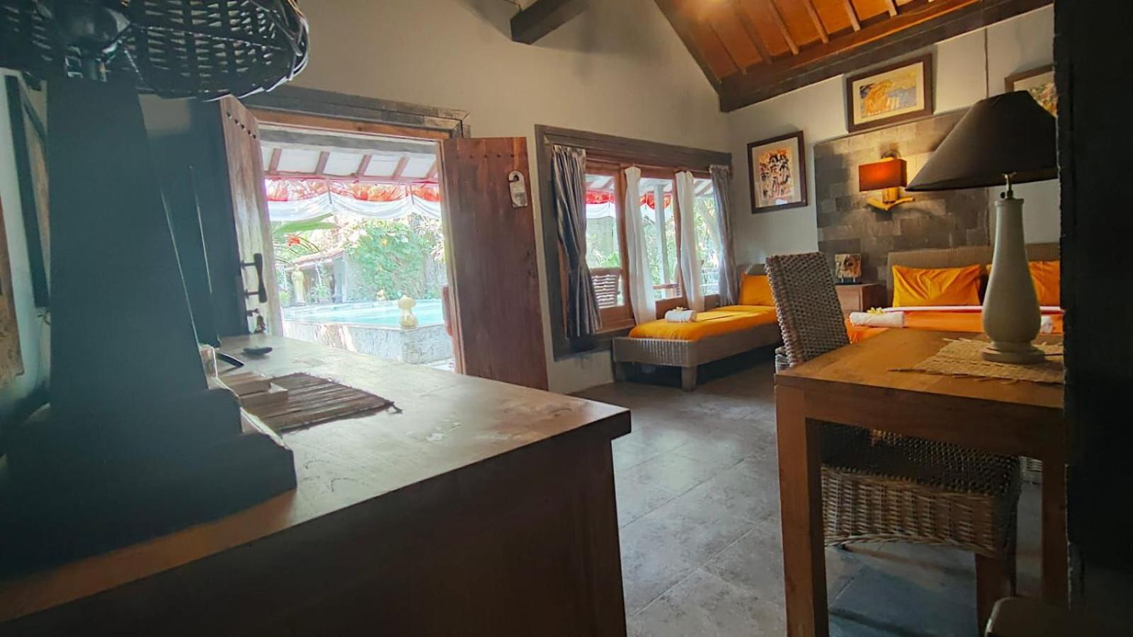 Astuti Gallery Homestay Yogyakarta Exterior photo